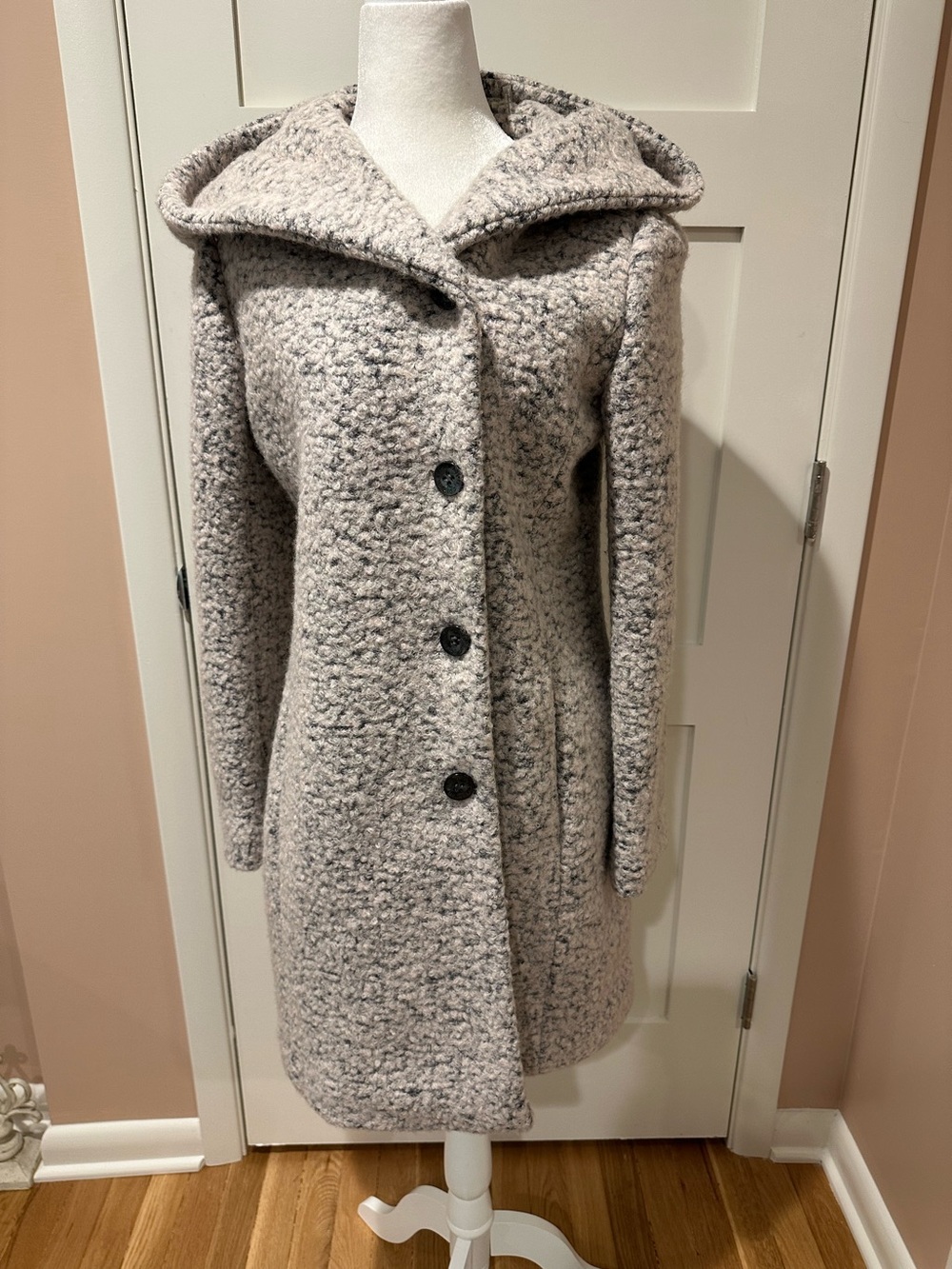 Cole Haan Signature size 2 gray and cream boucle coat